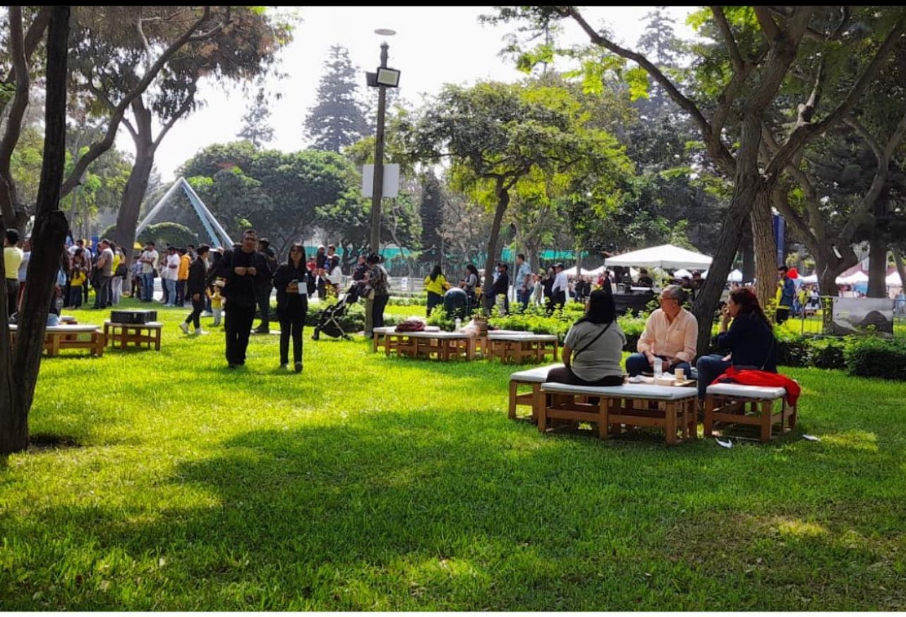 Fotos 5 y 6: Consulado de Colombia en Lima