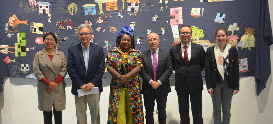  La Embajada de Colombia realiza el lanzamiento de exposición de las Tejedoras de Mampuján en conjunto con el Museo Lugar de la Memoria, la Tolerancia y la Inclusión Social del Perú LUM