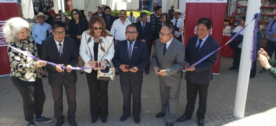 Embajadora de Colombia en Perú participó en la inauguración de la Feria Internacional del Libro de Arequipa