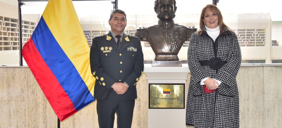 Embajadora de Colombia en Perú participó del acto de develación del busto del General Tomás Cipriano 