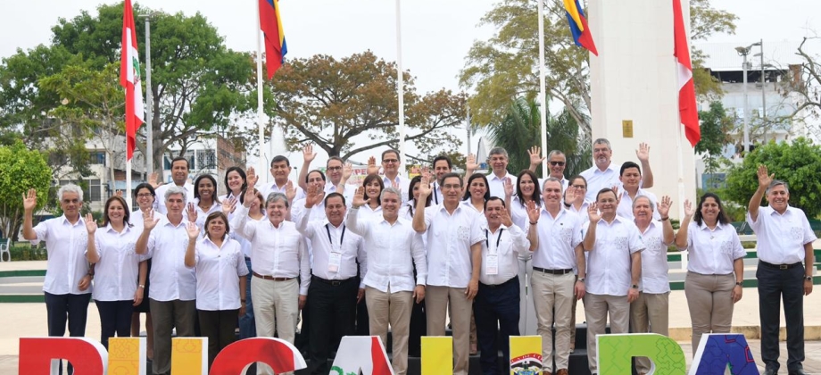 Foto oficial del V Gabinete Binacional Perú - Colombia en Pucallpa