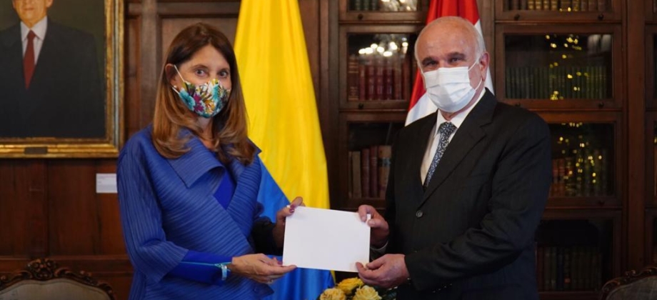 Vicepresidente-Canciller recibió copia de Cartas Credenciales del nuevo embajador de Perú en Colombia, Ricardo Denegri